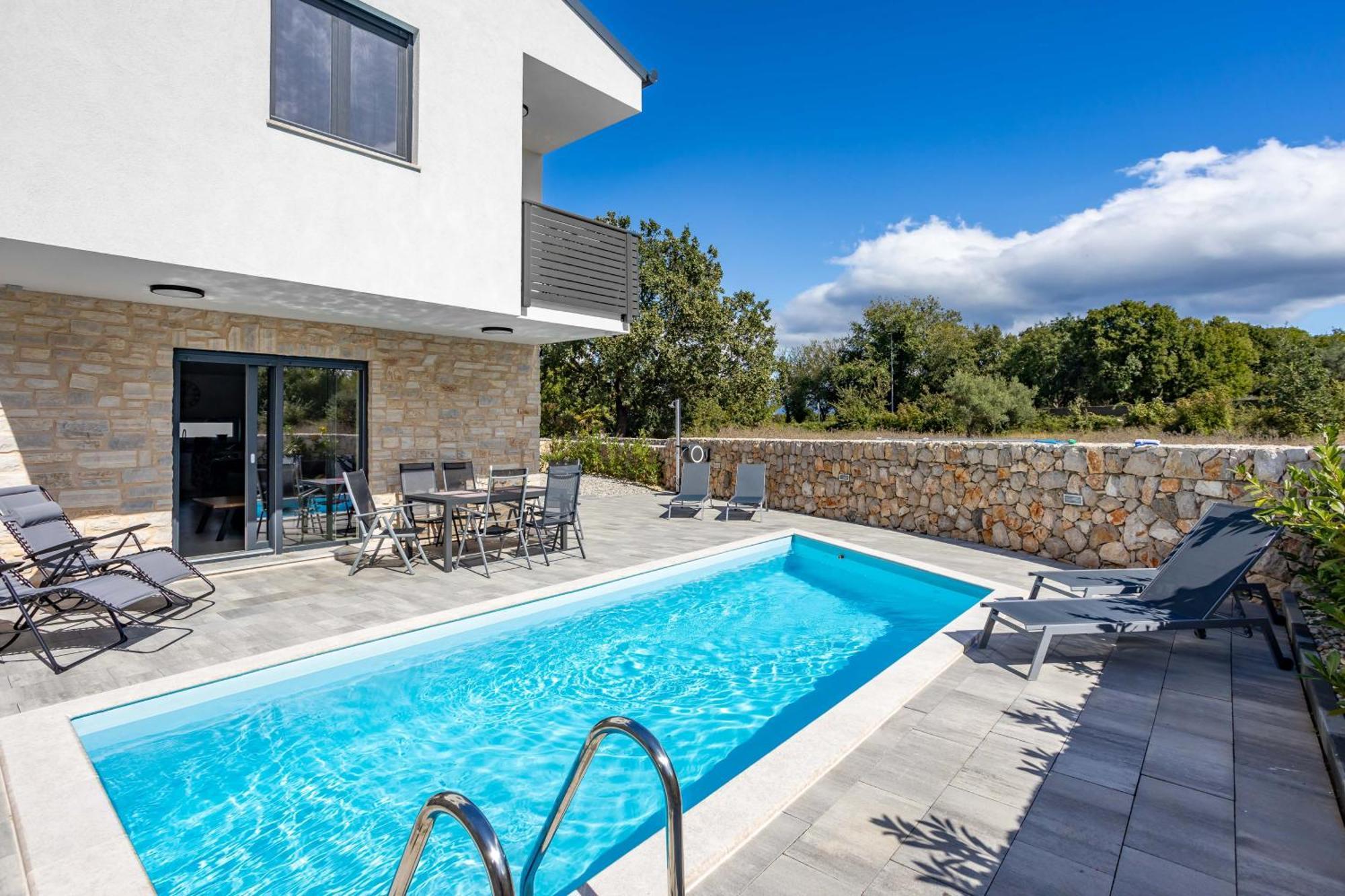 Ansulero Villa *